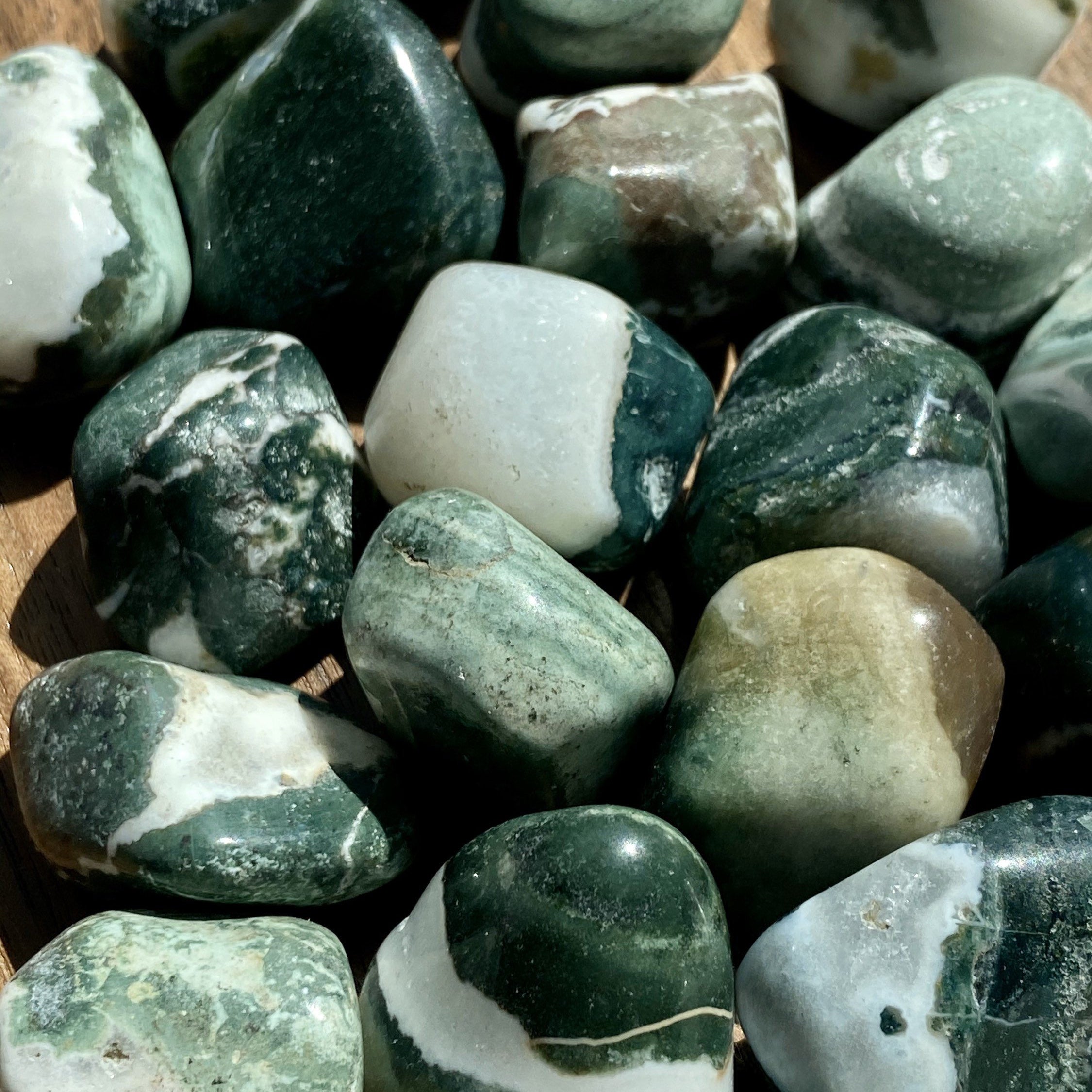Sardonyx Green TUMBLED  Sardonyx