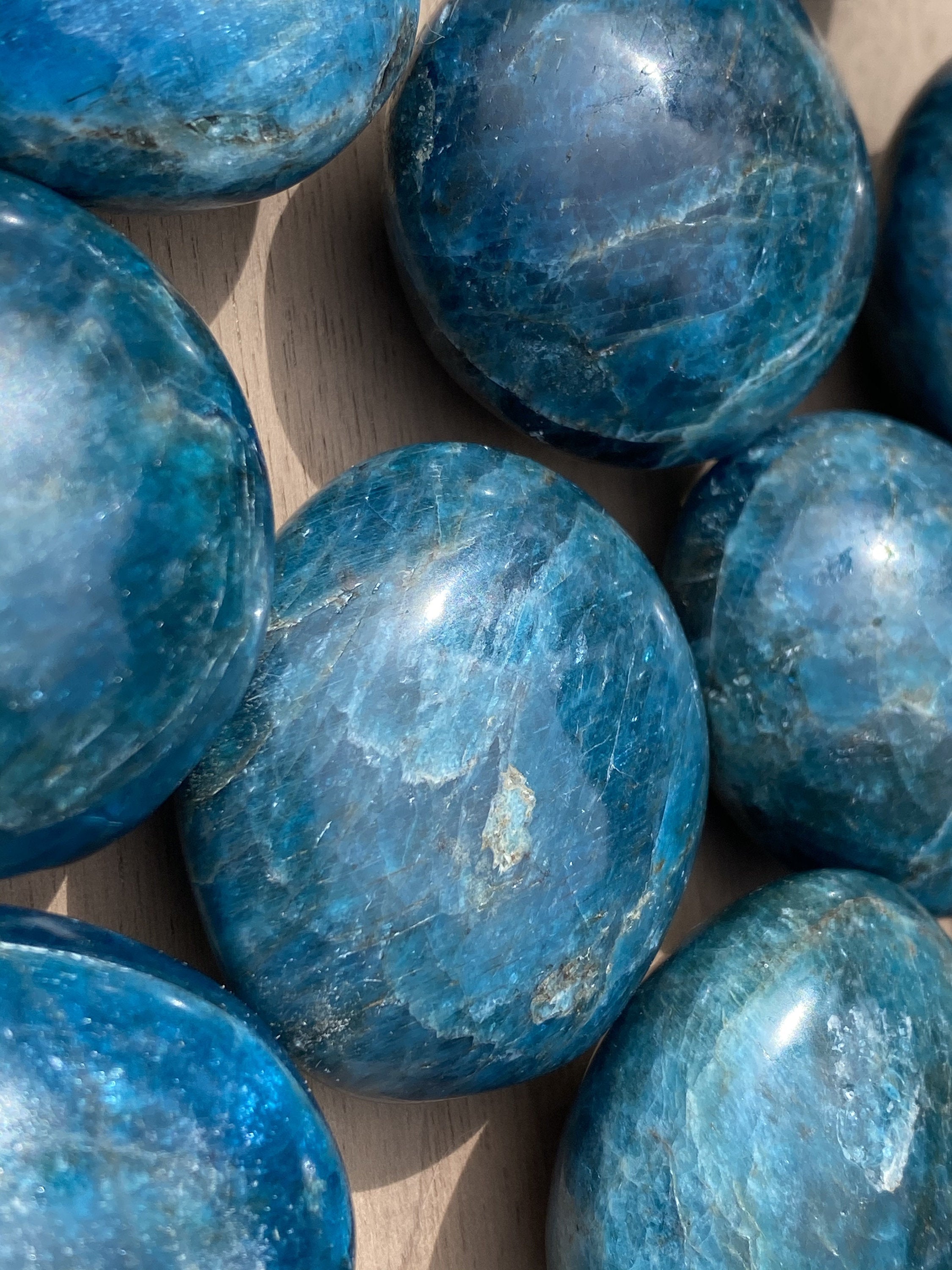 Apatite PALM STONE