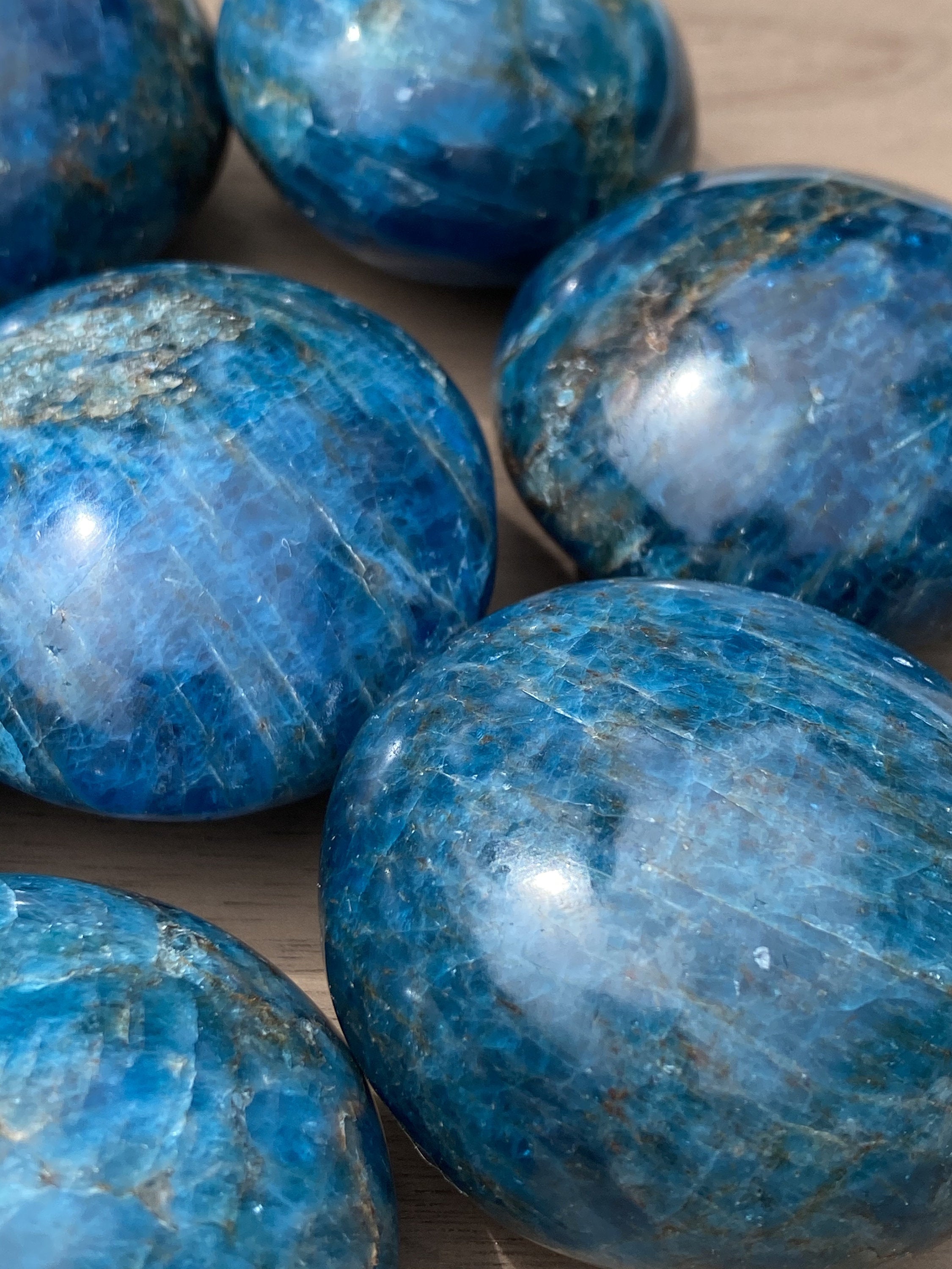Apatite PALM STONE