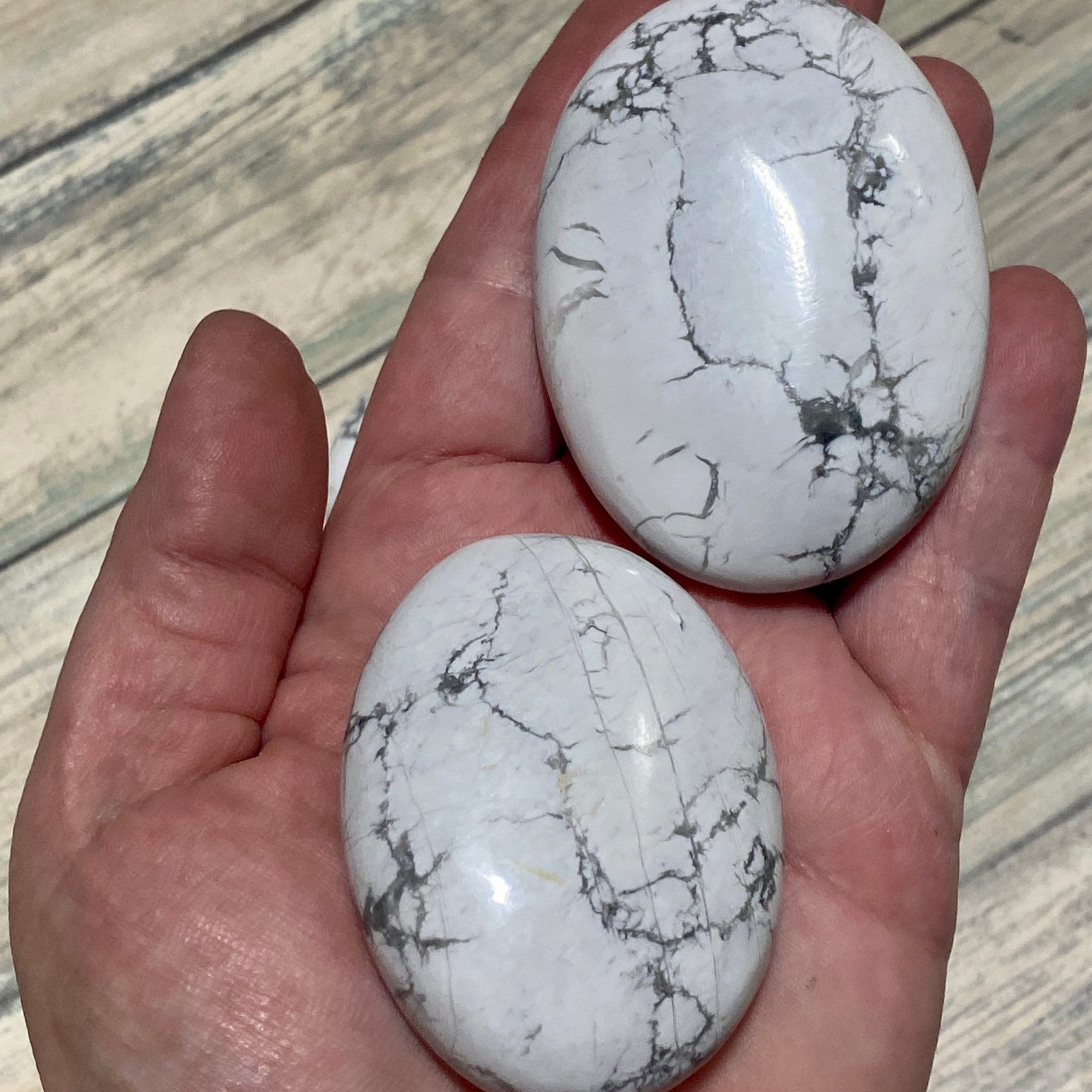 Howlite Palmstone