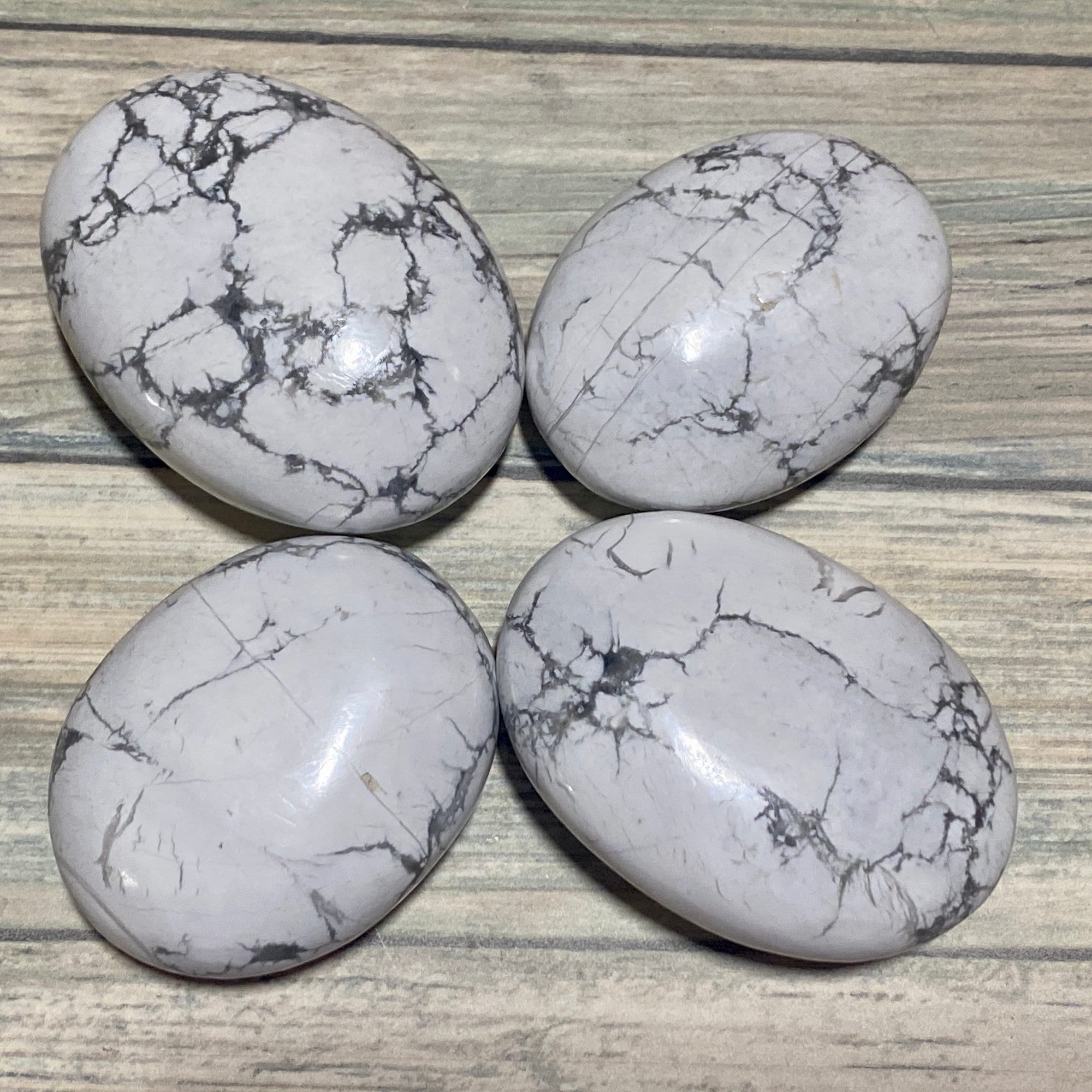 Howlite Palmstone